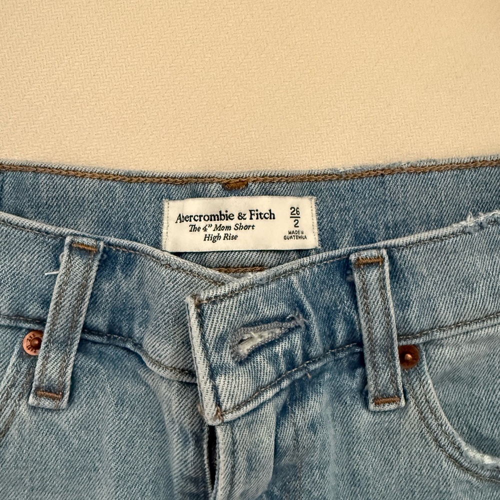 Abercrombie & Fitch 4 inch mom short high rise - Picture 2 of 4
